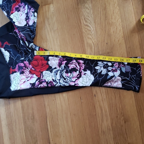 bebe Sport Compression Capri Length Athletic Pants Women's Size Small - Picture 8 of 11